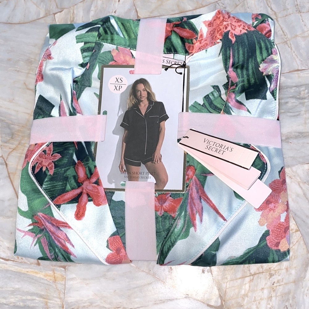 NWT Victoria’s Secret‎ Satin Short Pajama Set XS